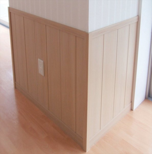 フローリング巾木 H-60 抗菌樹脂腰壁ユニット用　施工写真